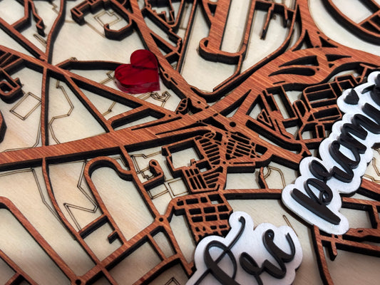 Une Carte Personnalisée du Lieu de Rencontre – Cadre Carte Géographique Gravée en Bois | Cadeau Couple Unique