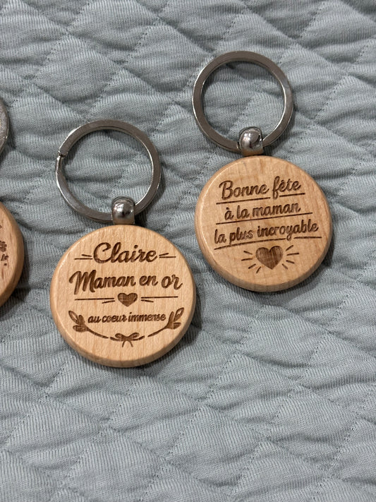 Porte-clé personnalisé en bois gravé – Prénom ou message – Cadeau fête des mères