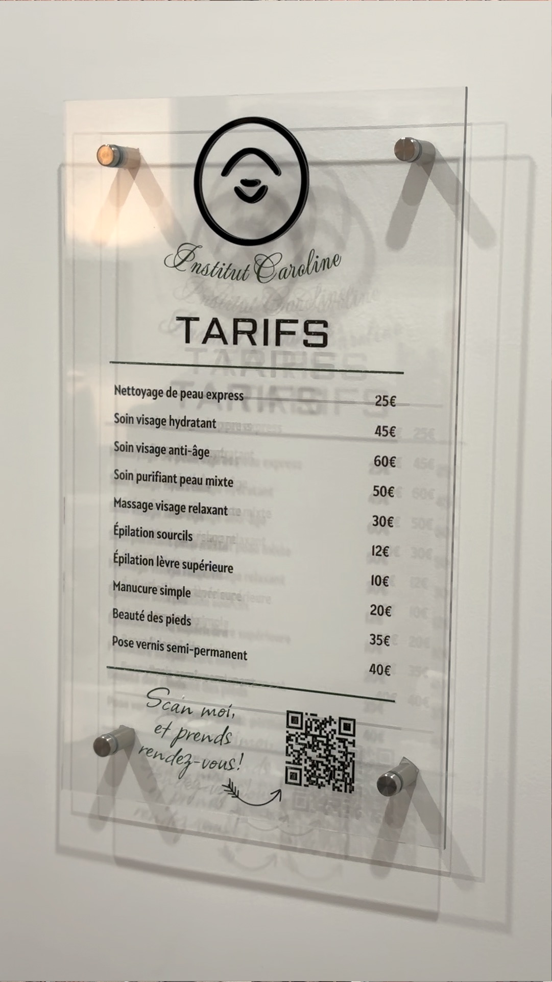 Plaque de tarifs professionnelle en acrylique pour l’Institut Caroline