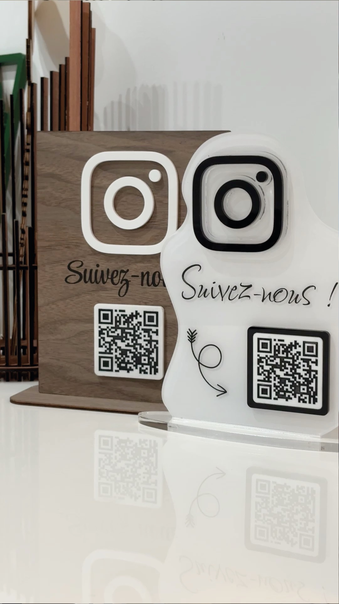 Stands QR Instagram personnalisés en bois et acrylique